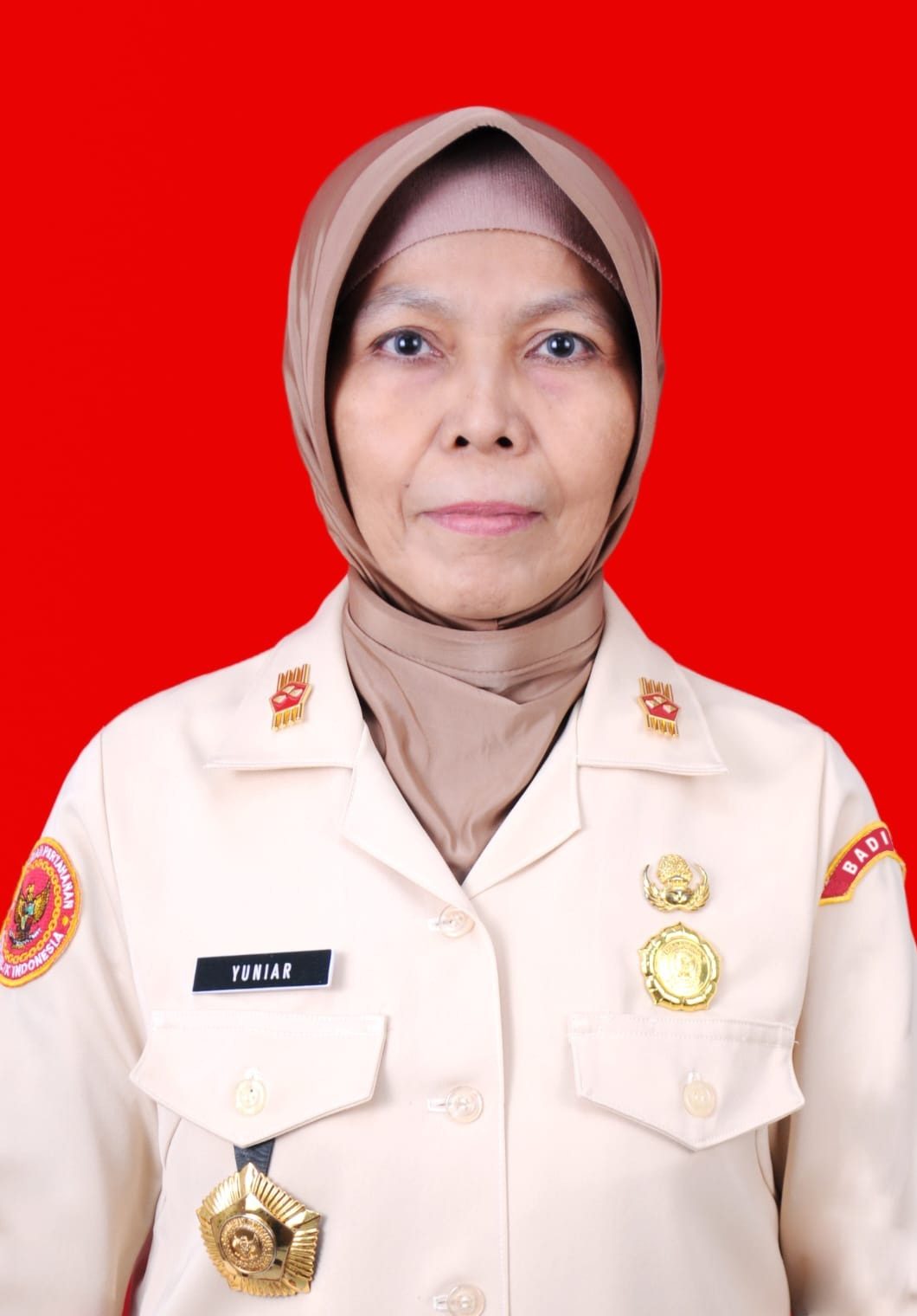 Dr. YUNIAR S.S.,S.H.,M.Def.Stud.